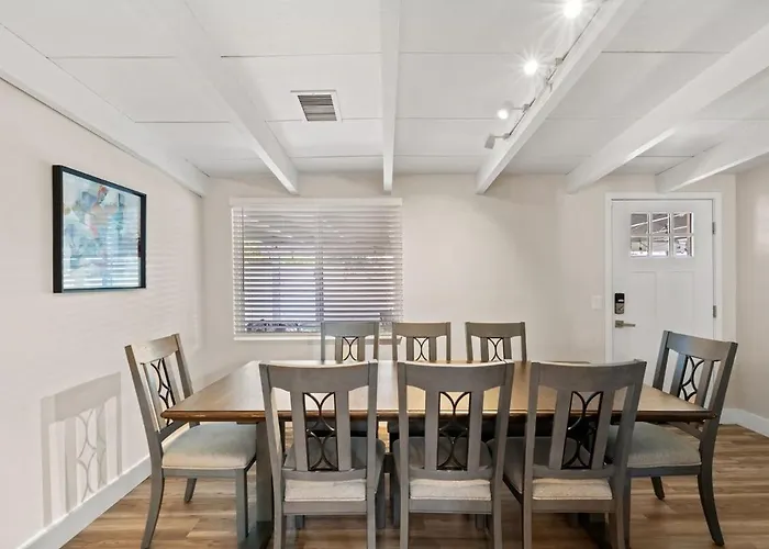 Holiday home Luxury Mid-century Modern 3-bedroom *