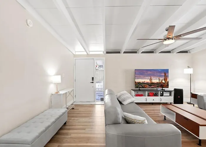 Luxury Mid-century Modern 3-bedroom