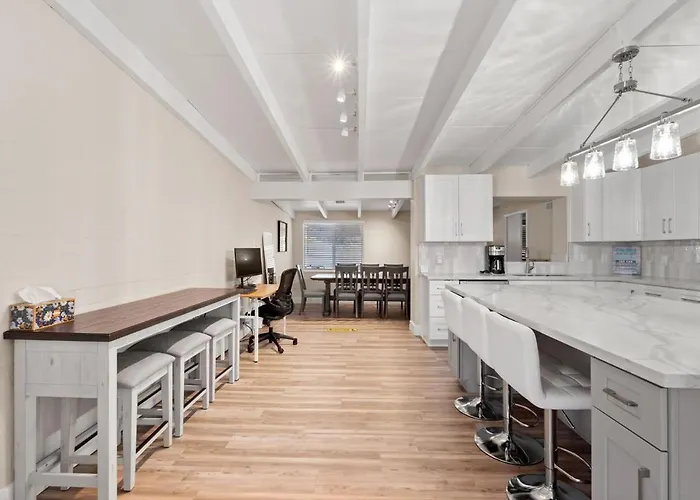 Holiday home Luxury Mid-century Modern 3-bedroom