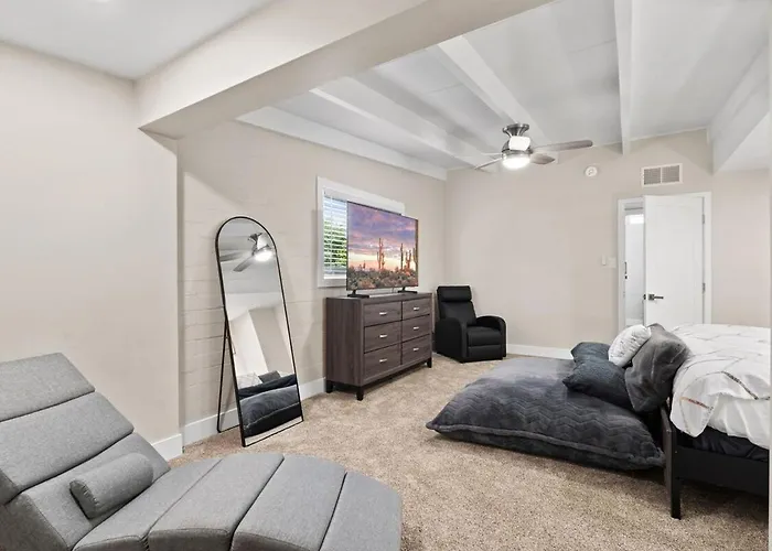 Luxury Mid-century Modern 3-bedroom * Phoenix