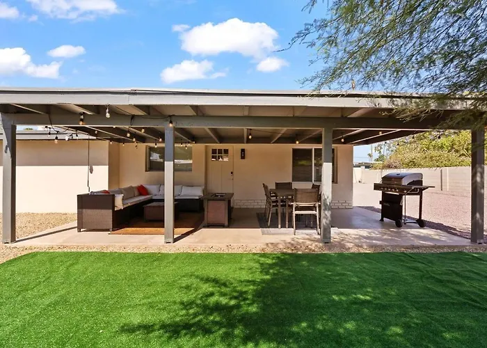 Luxury Mid-century Modern 3-bedroom Holiday home