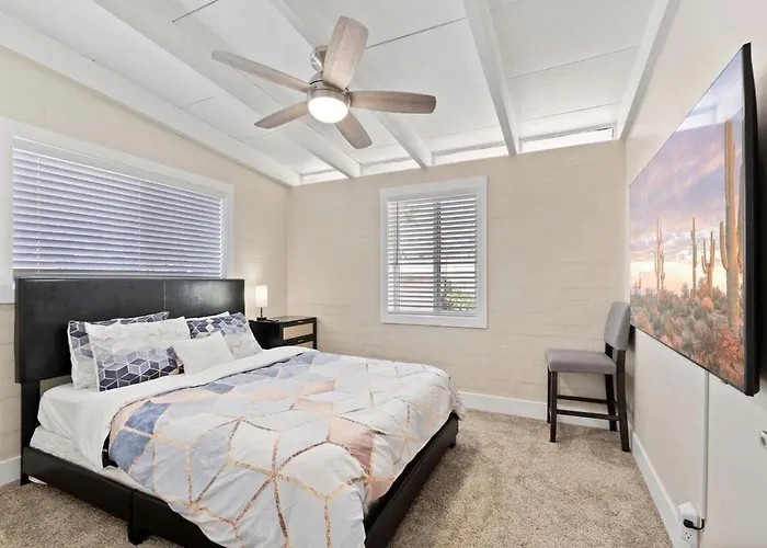 Luxury Mid-century Modern 3-bedroom * Phoenix