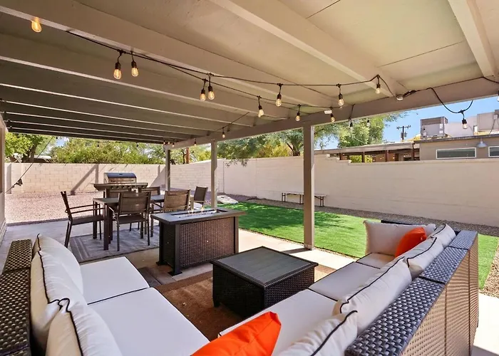 Luxury Mid-century Modern 3-bedroom Phoenix