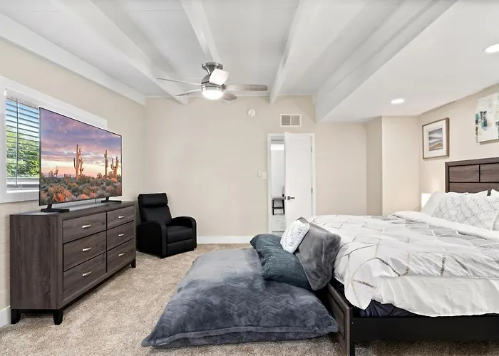 Luxury Mid-century Modern 3-bedroom * Phoenix